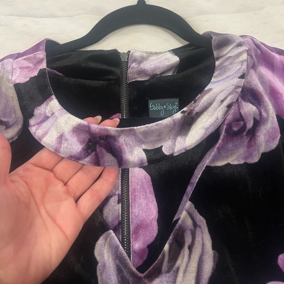 Velvet floral dress with bell sleeve - Picture 3 of 6